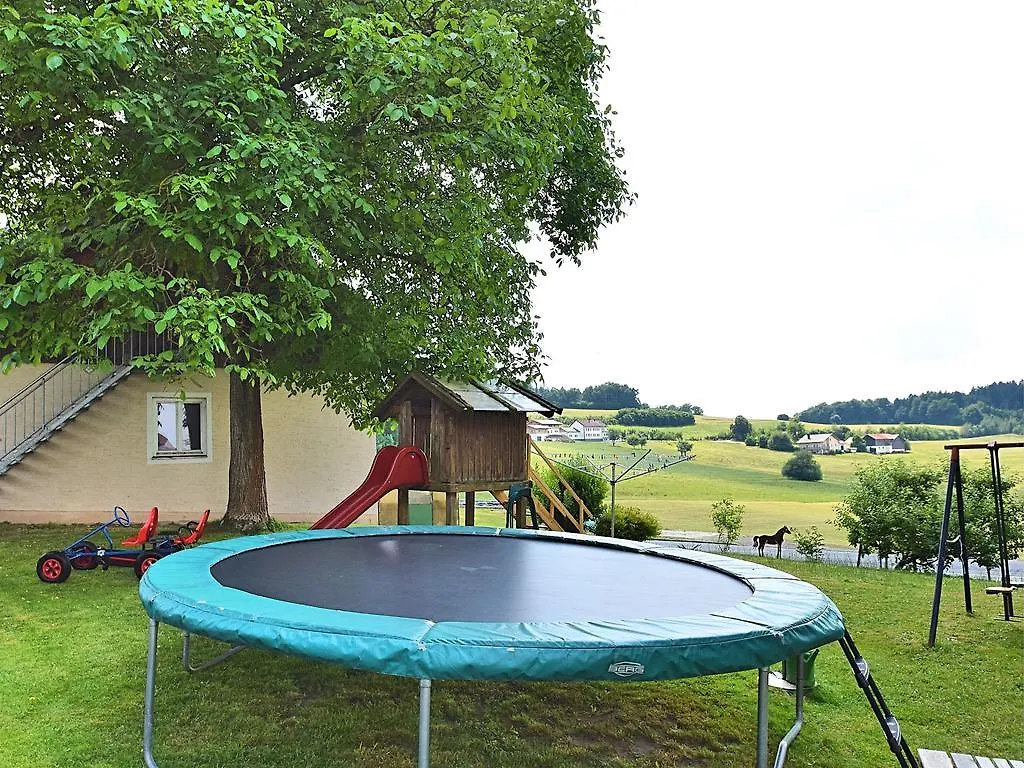 Holiday Home With Garden Near The Forest 아른츠왕